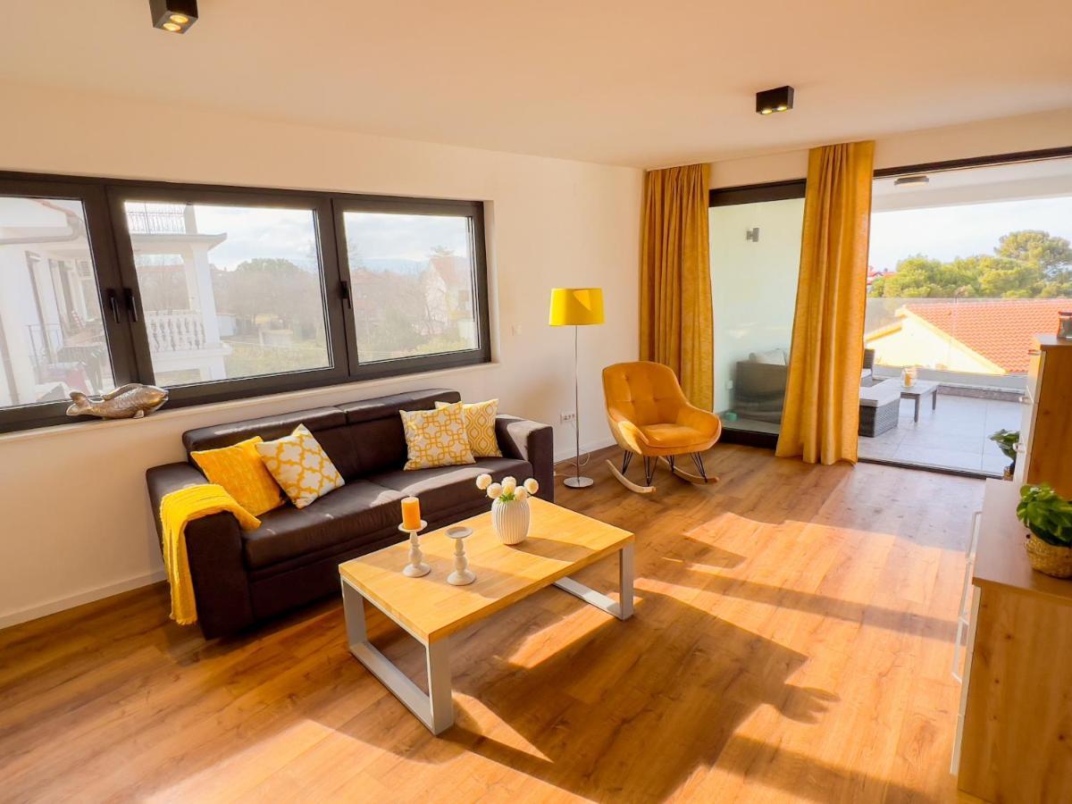 Villa Mirno More Apartments Malinska Exterior photo